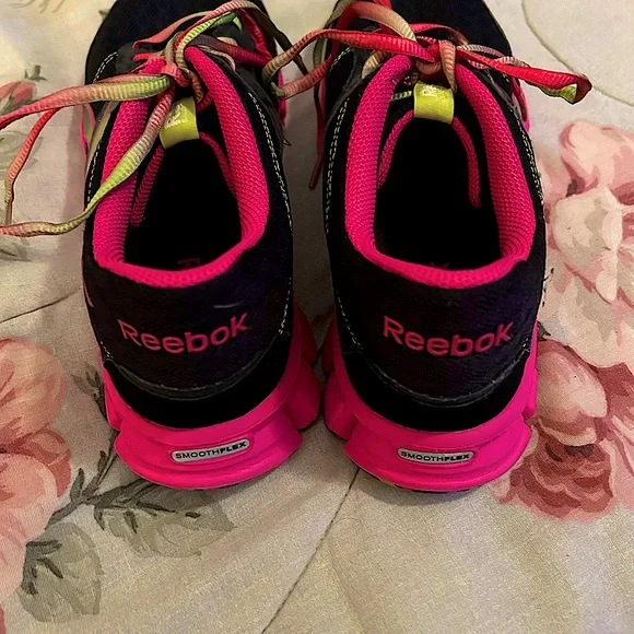 Reebok Classic Realflex Runner L Sneakers in Athletic Black/Pink - Picture 2 of 5